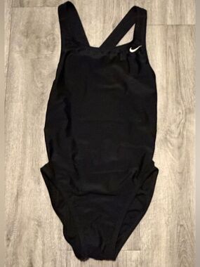 Nike Women's Size 6 One-Piece Swimsuit Swimwear Black White Swoosh Logo